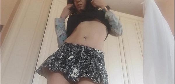  sensuality mixed with bad smell ... I masturbate under my skirt while farting